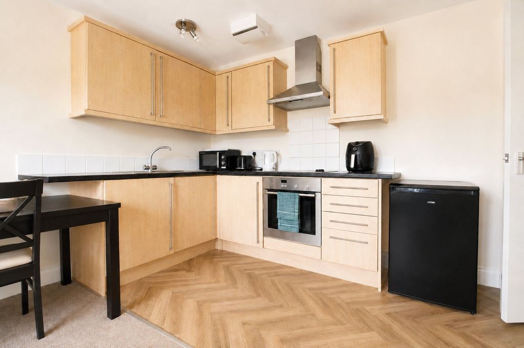 Property photo 2 of 9 Picture No. 17