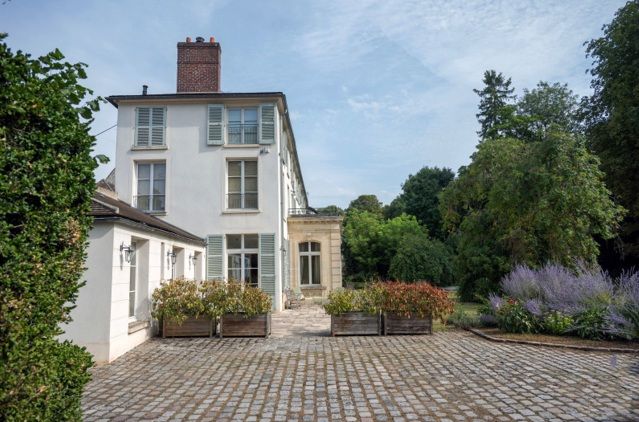 Property photo 2 of 12