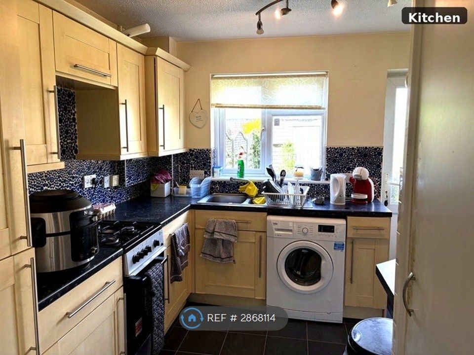 Property photo 3 of 9 Kitchen