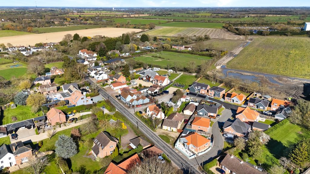 Property photo 2 of 23