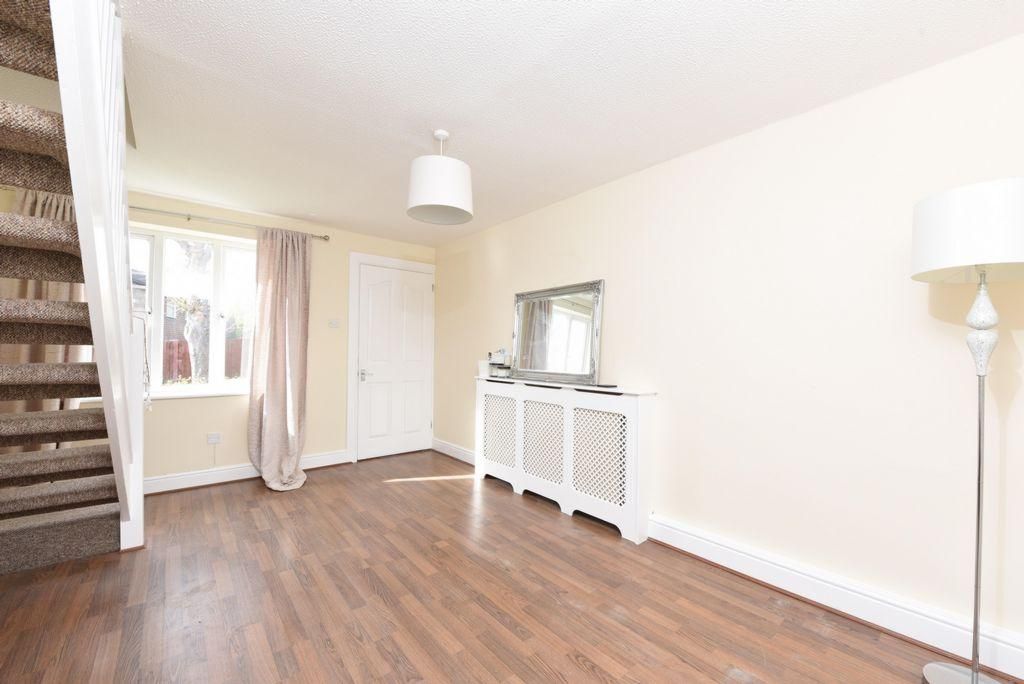 Property photo 1 of 7 Living Room