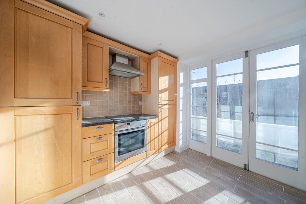 Property photo 2 of 11 Picture No. 13