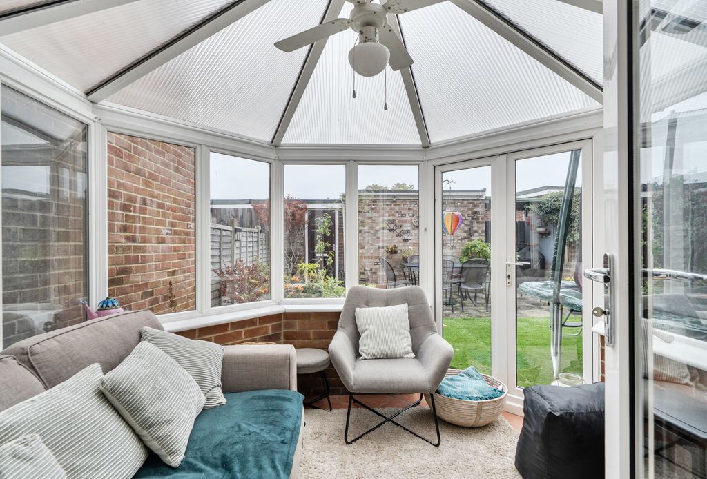 Property photo 2 of 19 Conservatory