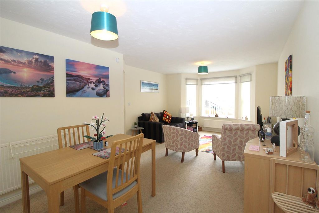 Property photo 3 of 7 Living/Dining Room