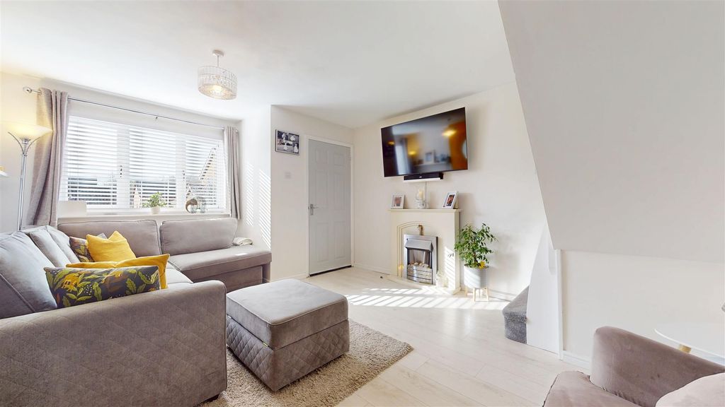 Property photo 3 of 14 11102025_000454.Jpg