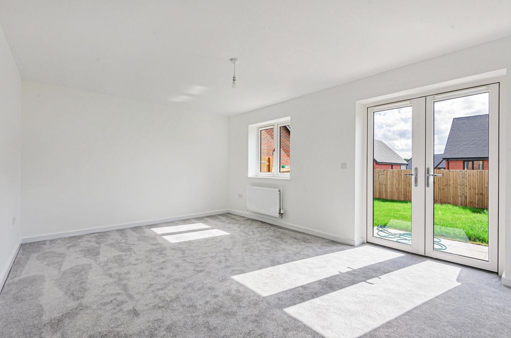 Property photo 2 of 10 900953 (2).Jpg