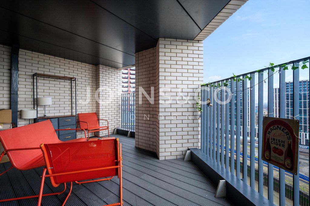 Property photo 2 of 17