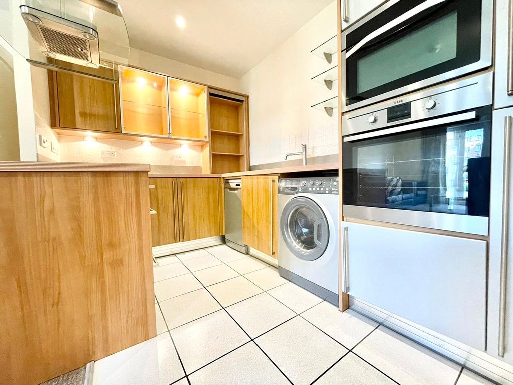 Property photo 3 of 7 Kitchen