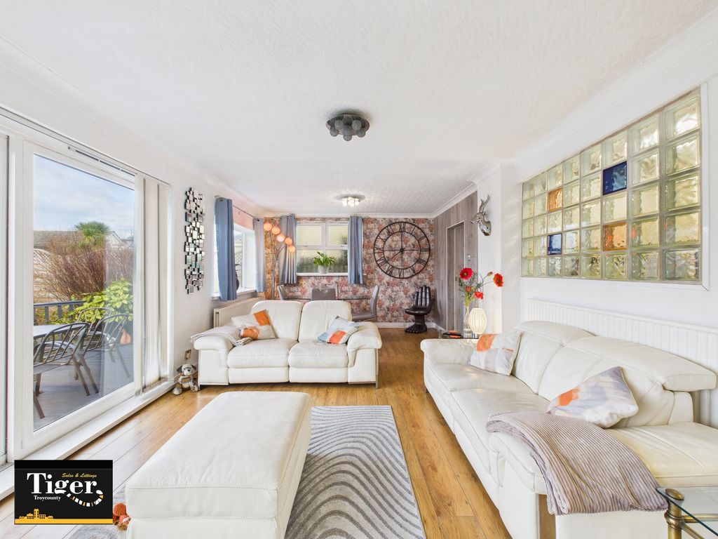 Property photo 1 of 31 Cam03440G0-Pr0502-Still028