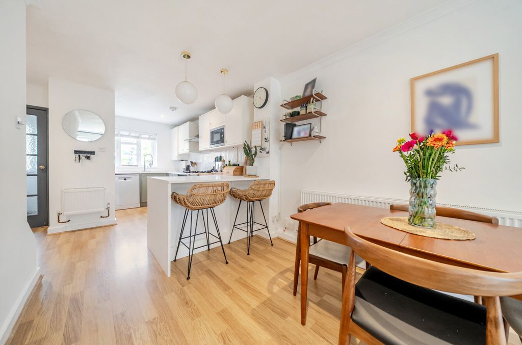 Property photo 3 of 13 1457064-14-6A01Ff...
