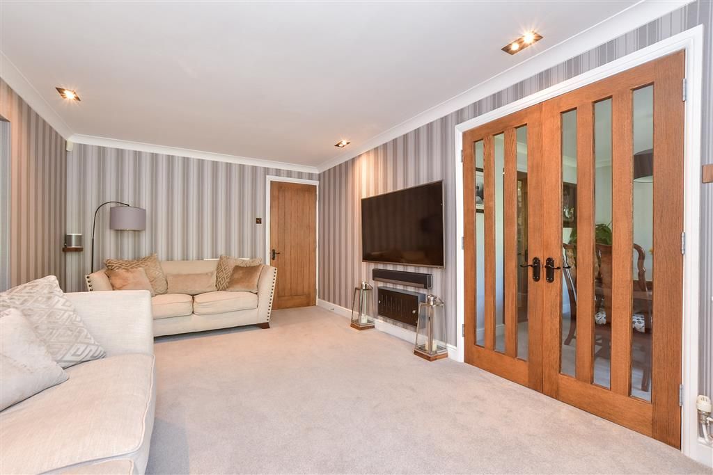Property photo 1 of 14 Lounge