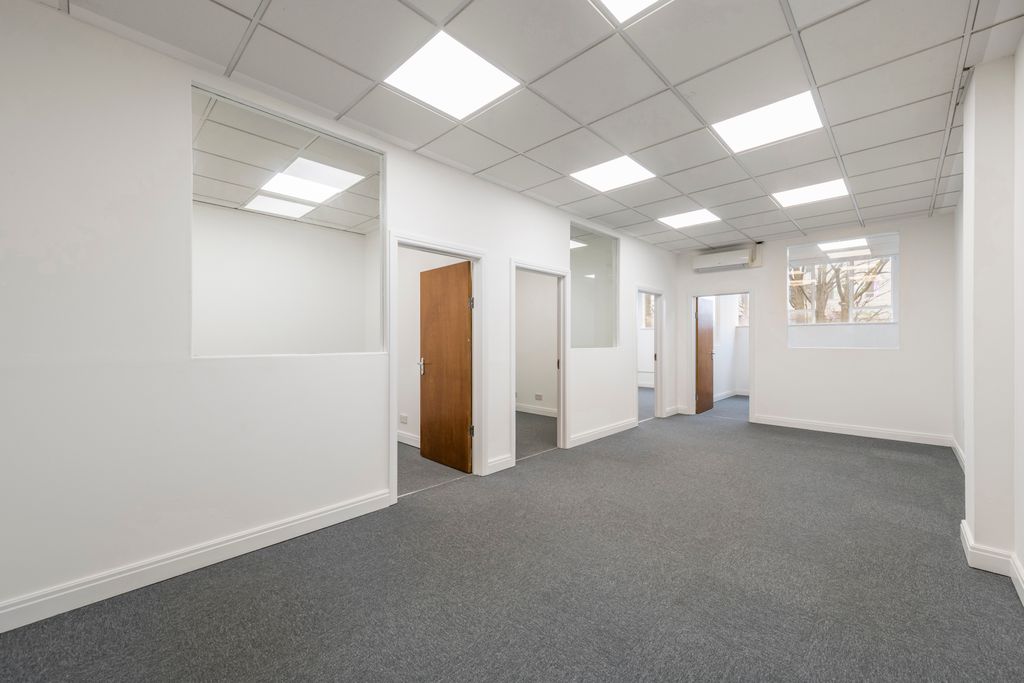 Property photo 3 of 11 Office