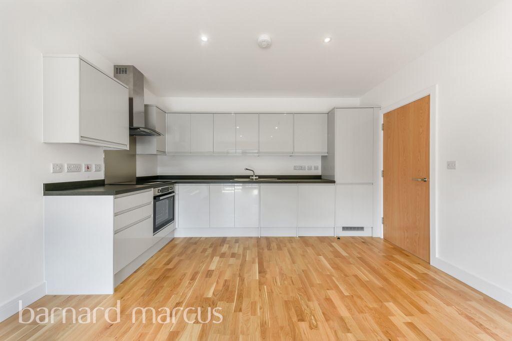 Property photo 1 of 6 Kitchen