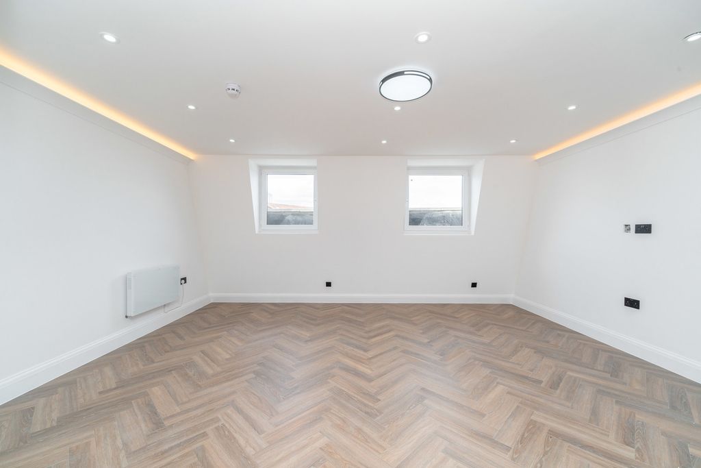 Property photo 2 of 17 Pbox-Img.Jpg