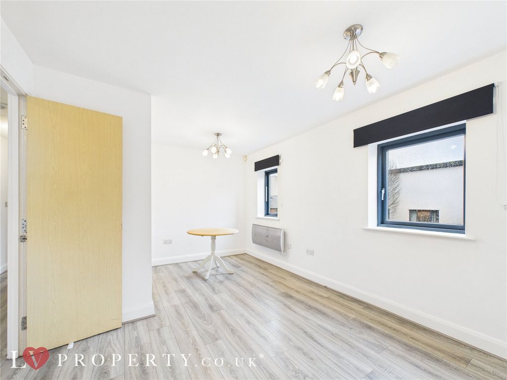 Property photo 1 of 9 Picture No. 05