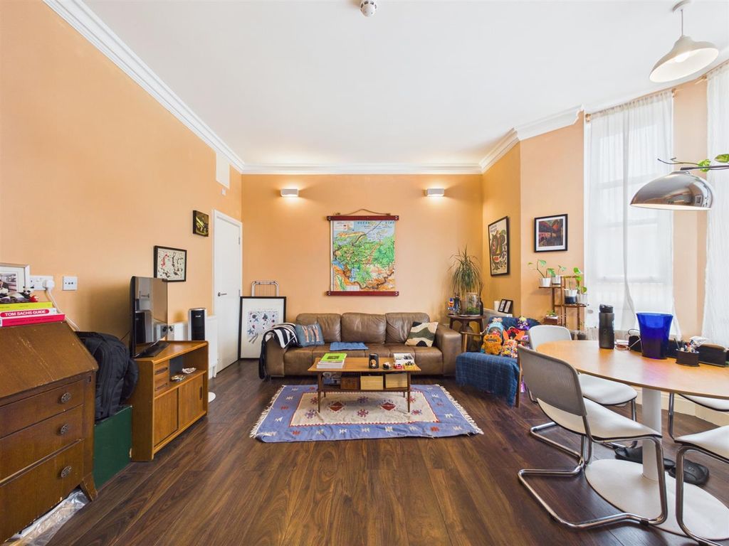 Property photo 3 of 13 Cam01358G0-Pr0259-Still014.Jpg