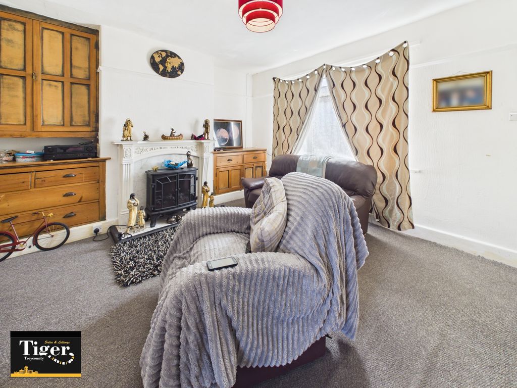 Property photo 2 of 8 Cam01931G0-Pr0401-Still005