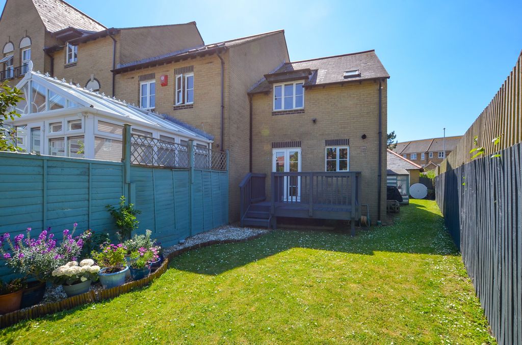 Property photo 3 of 27