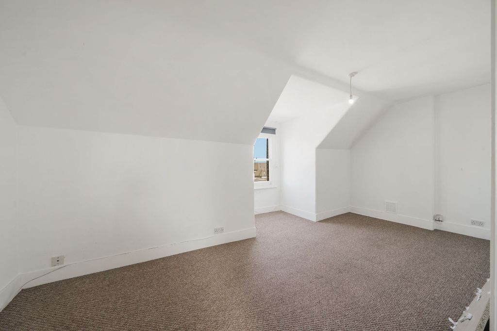 Property photo 2 of 11 Flat 3, 29 Epsom Road - Gtmj8Rje9Slgulcpkt7R