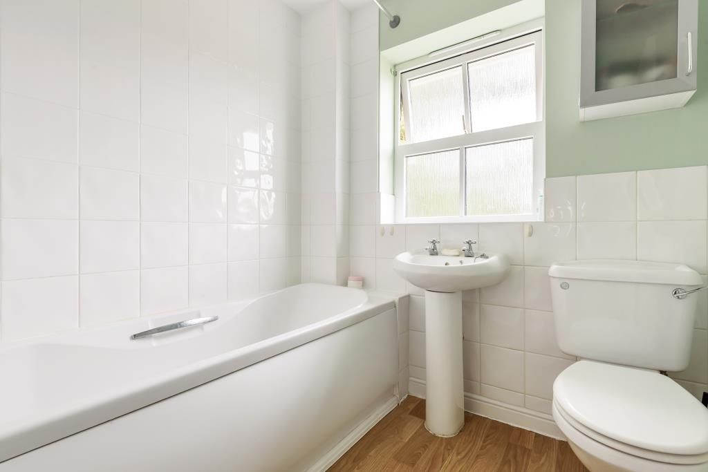 Property photo 2 of 10 Bathroom