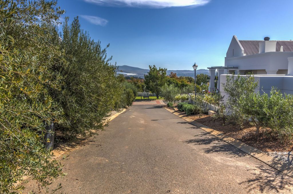 Property photo 3 of 7 St1683209