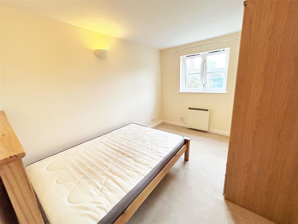 Property photo 3 of 7 Observatory Mews.Jpg