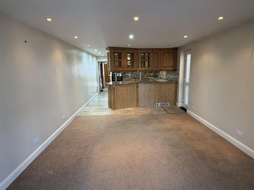 Property photo 3 of 13 Kitchen/Living Room