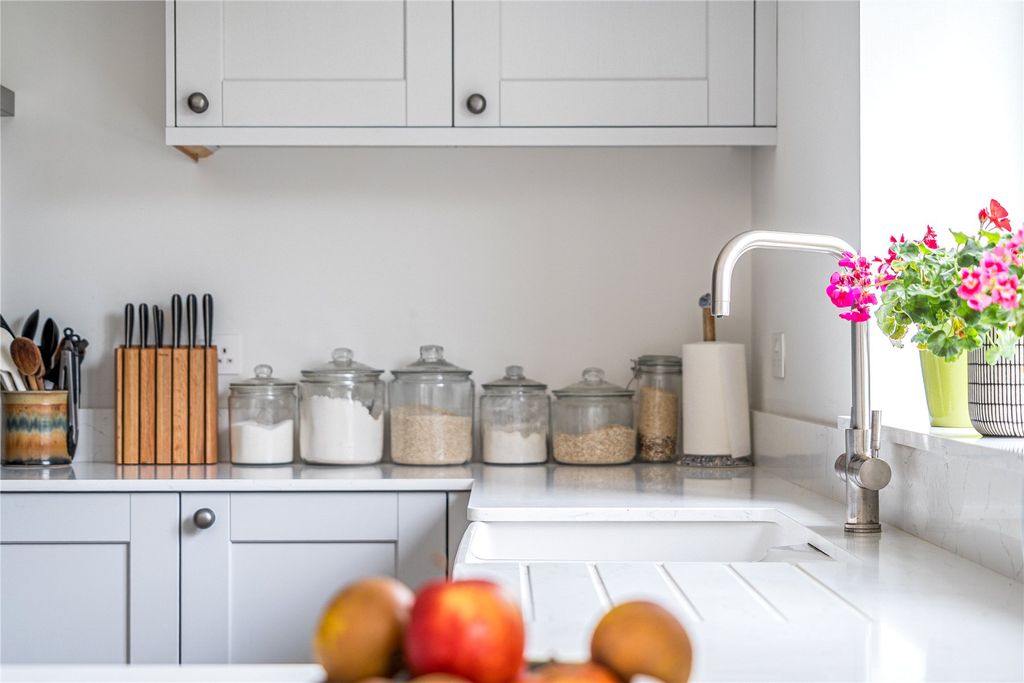Property photo 2 of 7 Kitchen