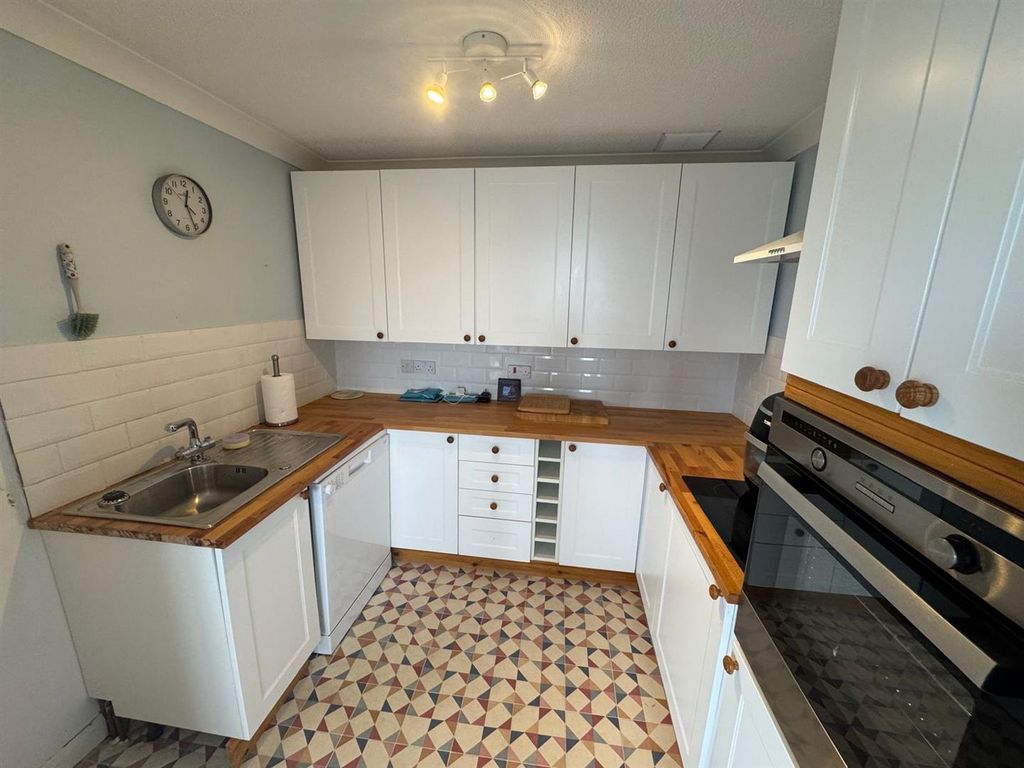 Additional image 5 of 1 bed flat for saleTavistock Road, Launceston PL15