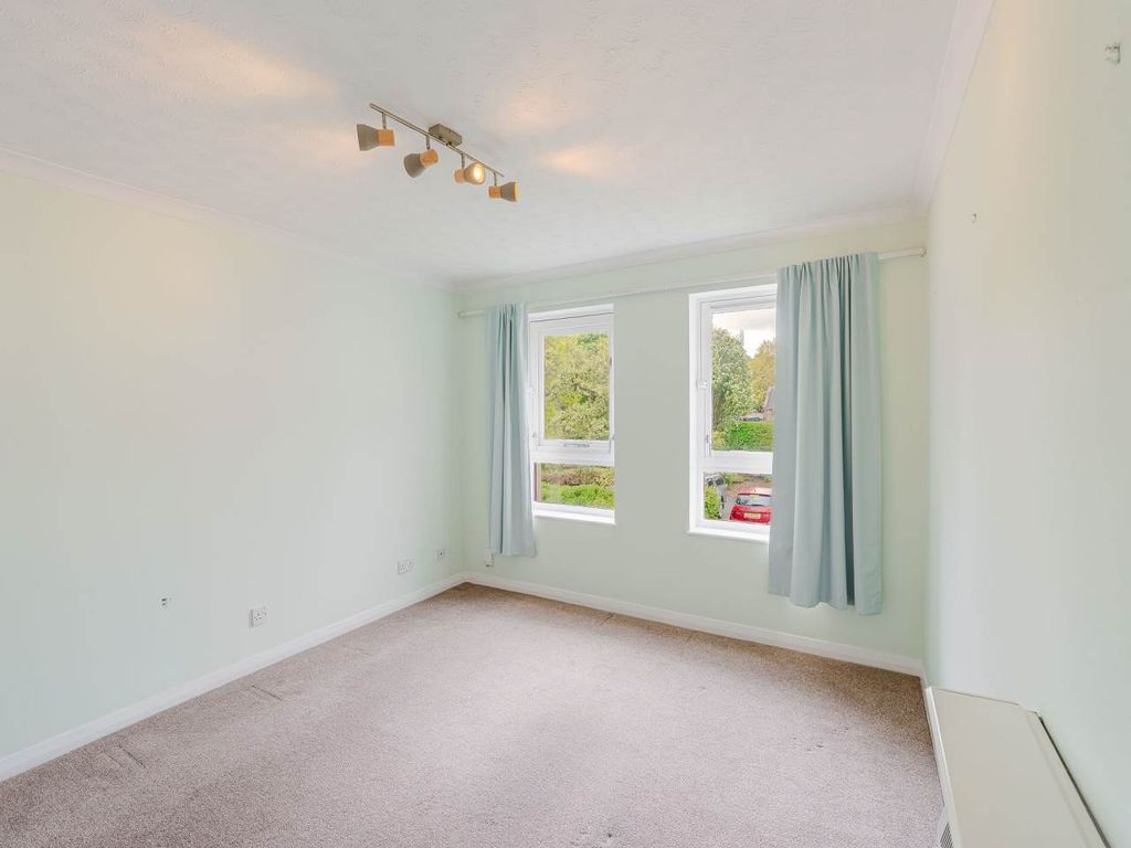 Property photo 3 of 14 Interiors-3
