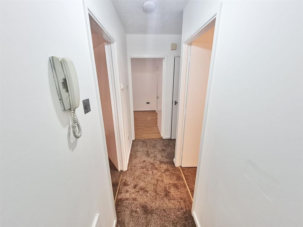 Property photo 2 of 8 Original-5354E709-Be97-4A3F-9E68-9E06Cbc771C1.Jpeg