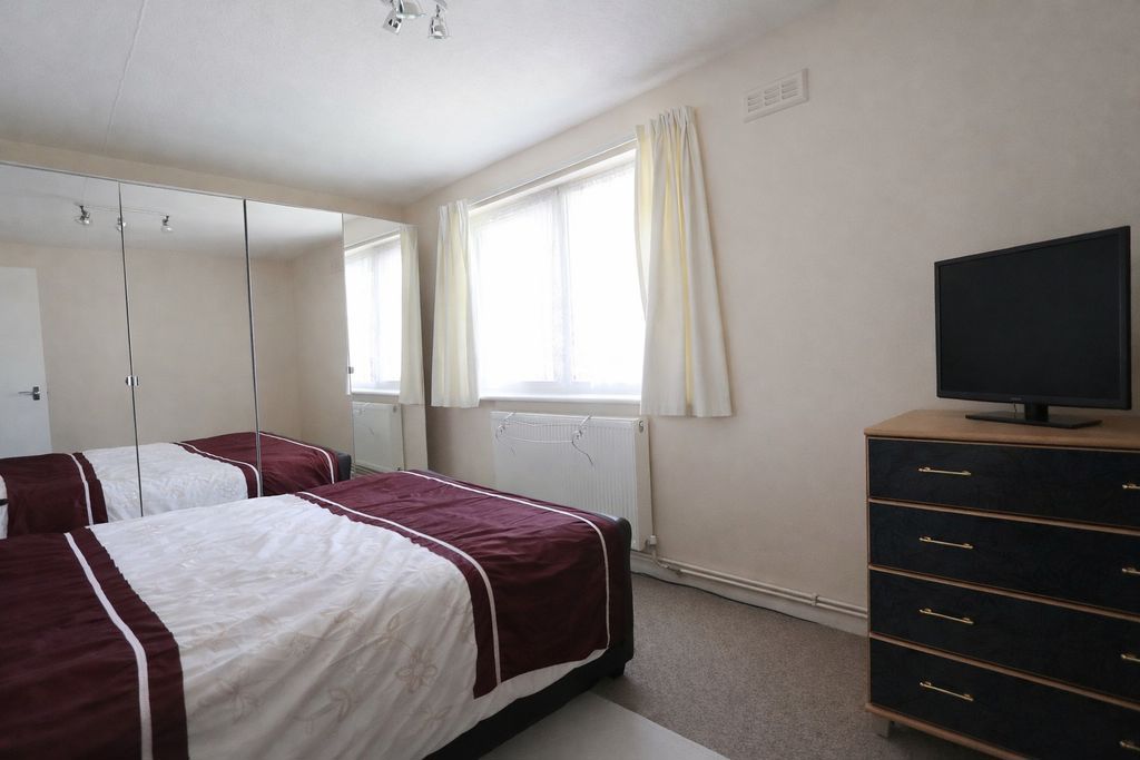 Property photo 3 of 6 Photo 9