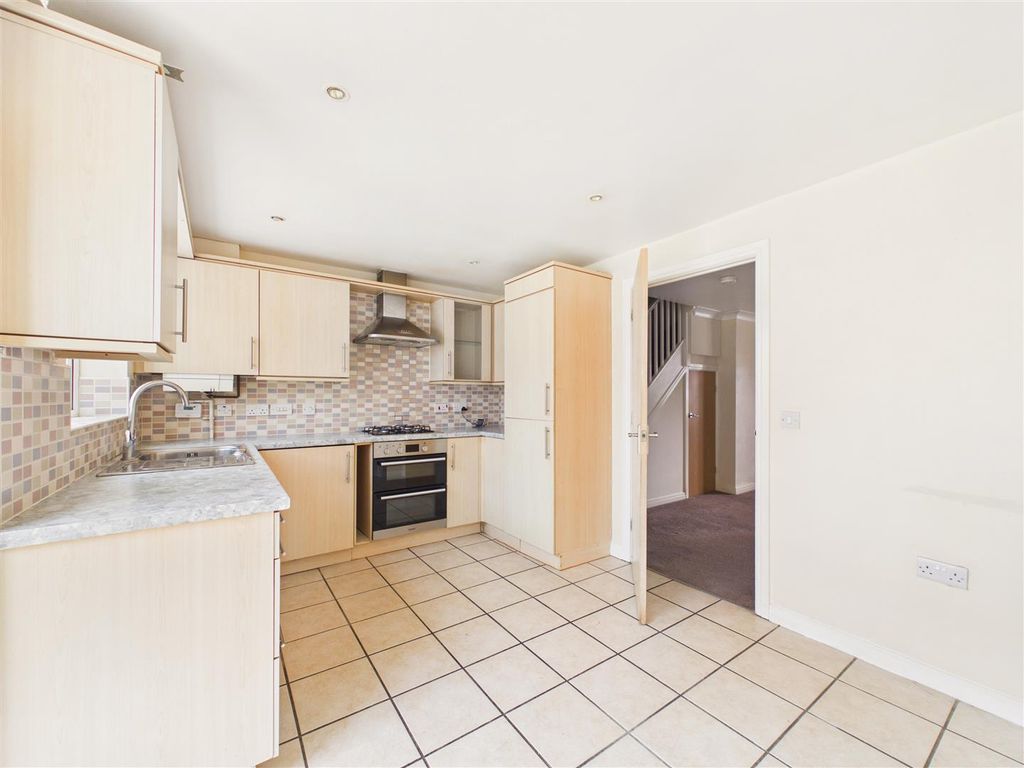 Property photo 3 of 14 Cam03303G0-Pr0413-Still006.Jpg