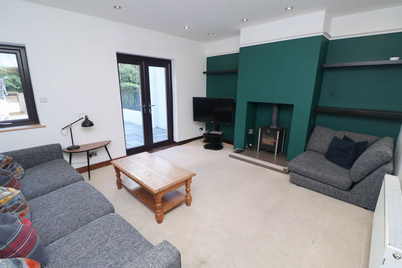 Property photo 2 of 17 Lounge