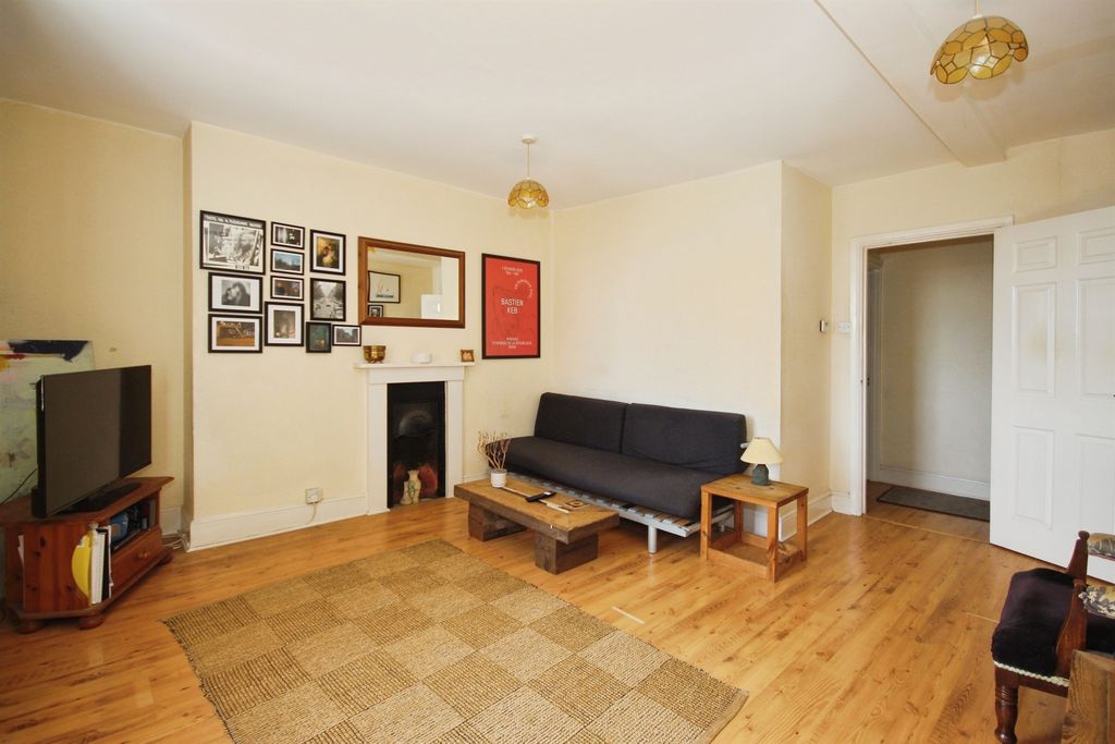 Property photo 3 of 12