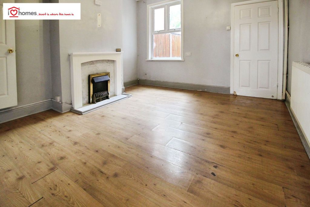Property photo 2 of 11 Photo 3