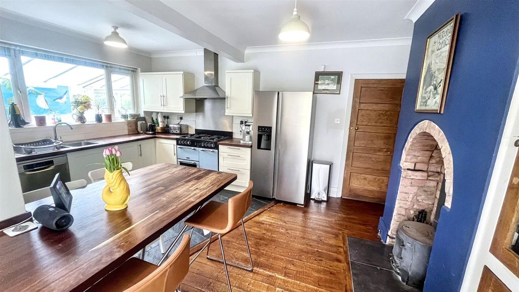 Property photo 3 of 29 Kitchen/Diner