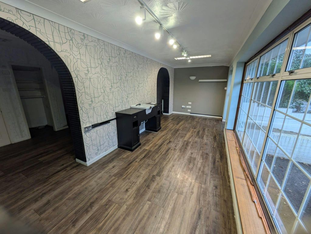 Property photo 2 of 7 1000064604.Jpg