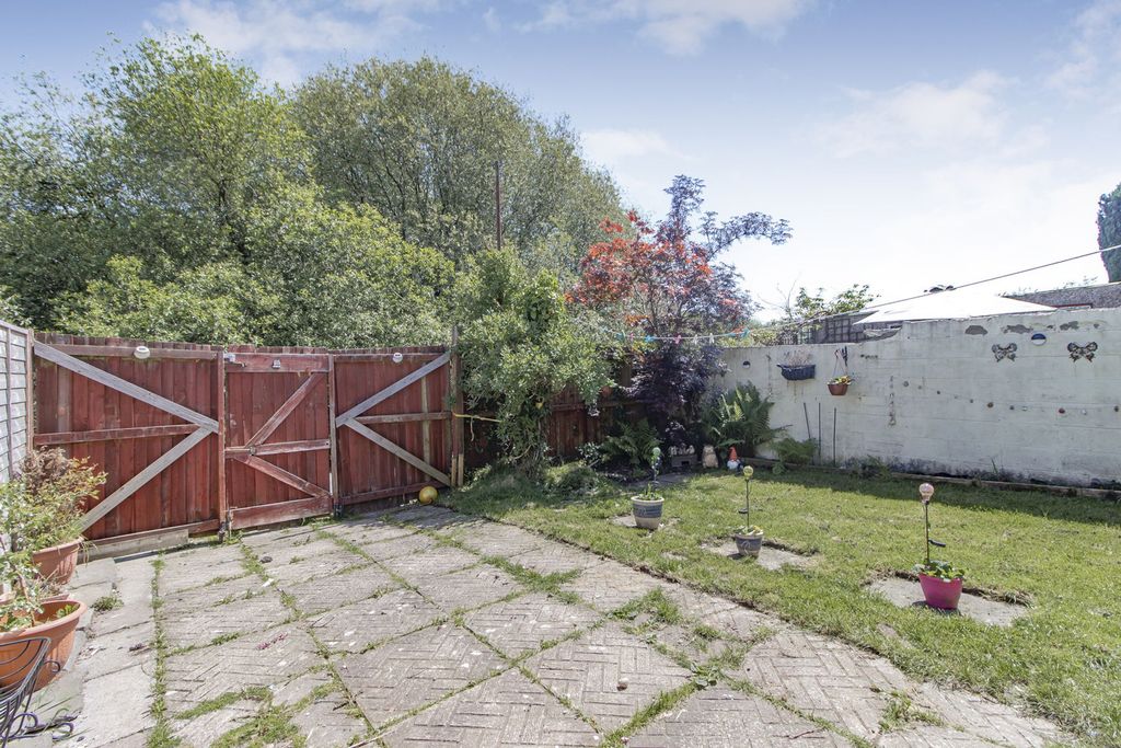 Property photo 2 of 26