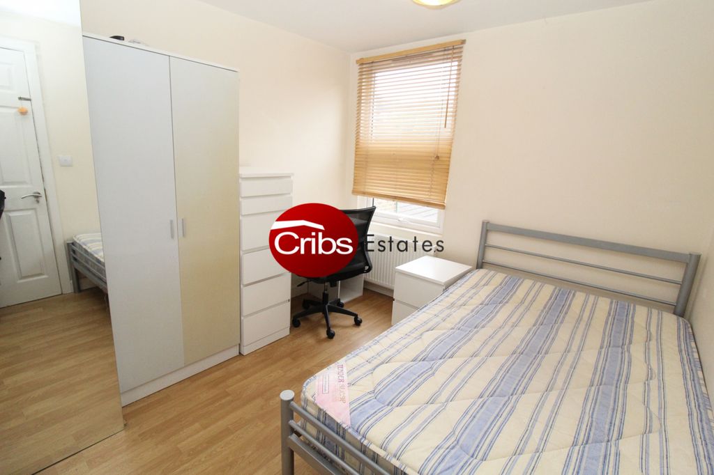 Property photo 1 of 7 En-Suite Double Room Available In South Wimbledon