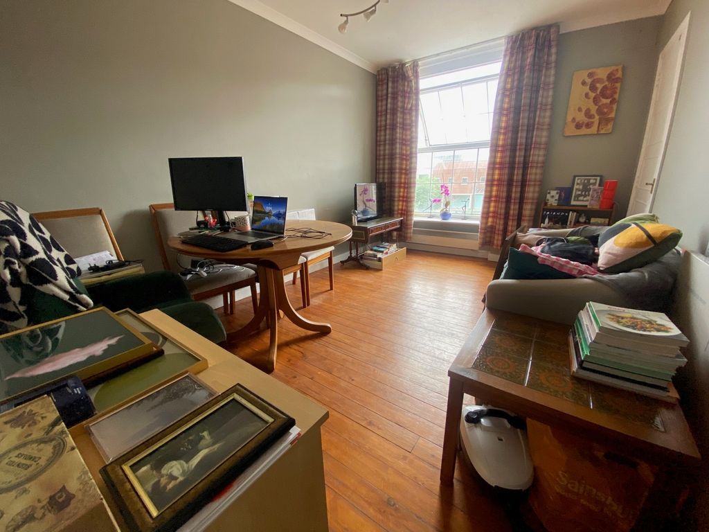 Property photo 2 of 5 Living Room