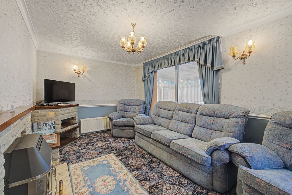 Property photo 2 of 25