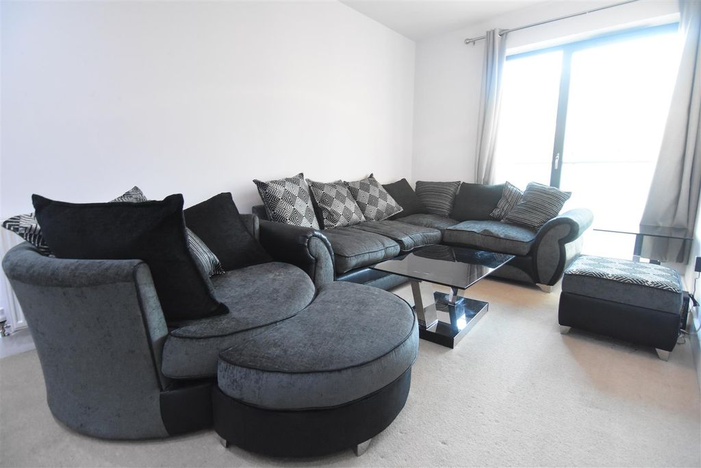 Property photo 3 of 10