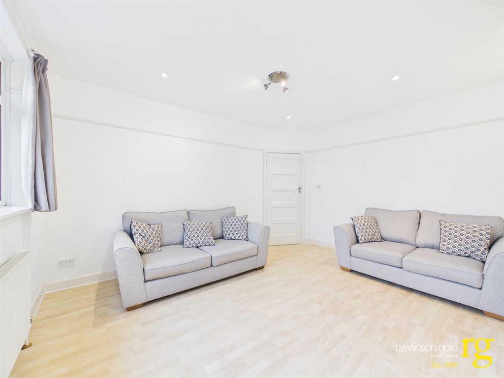 Property photo 3 of 10 Cam02900G0-Pr0322-Still004.Jpg