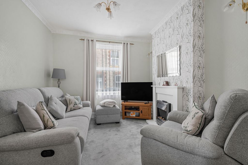 Property photo 2 of 15 9_74160