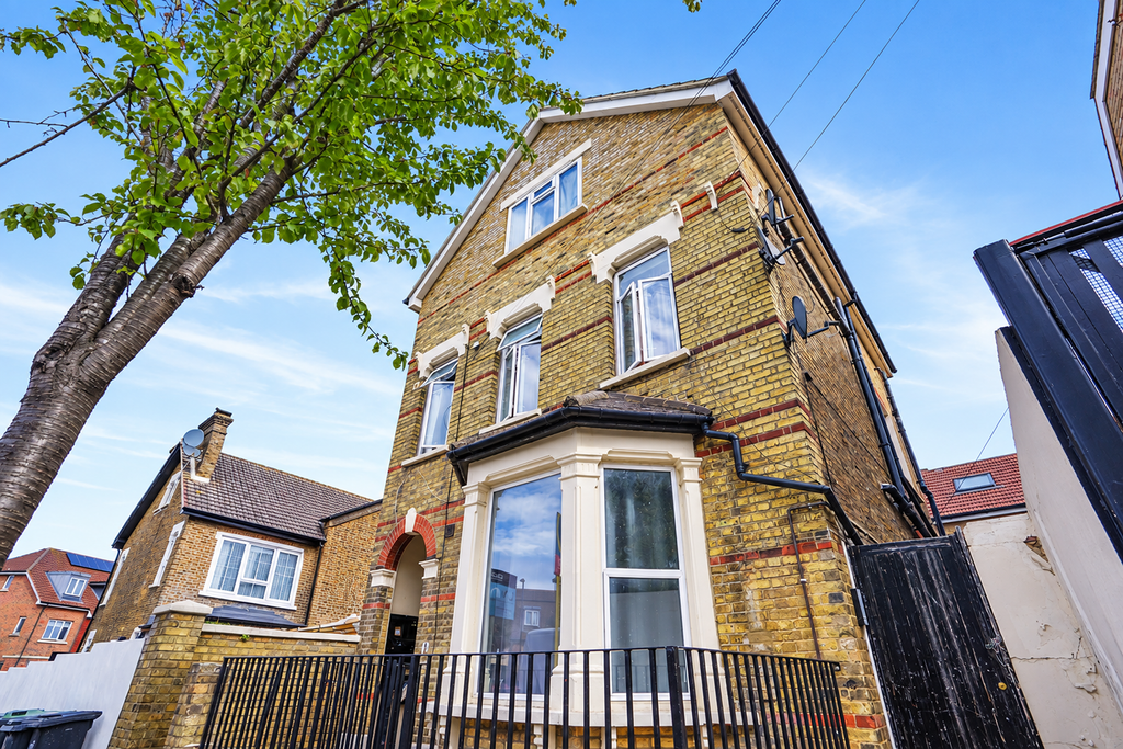 Property photo 1 of 10 Flat 5, 1 Borough Hill, Croydon, Cr0 4Lp