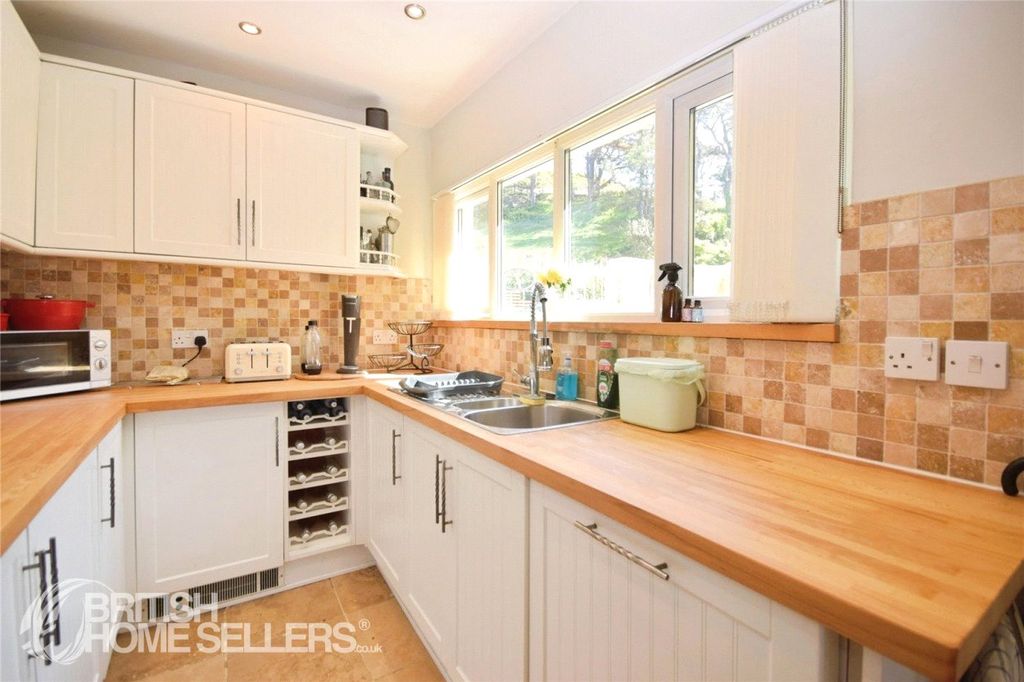 Property photo 2 of 37 Picture No. 18