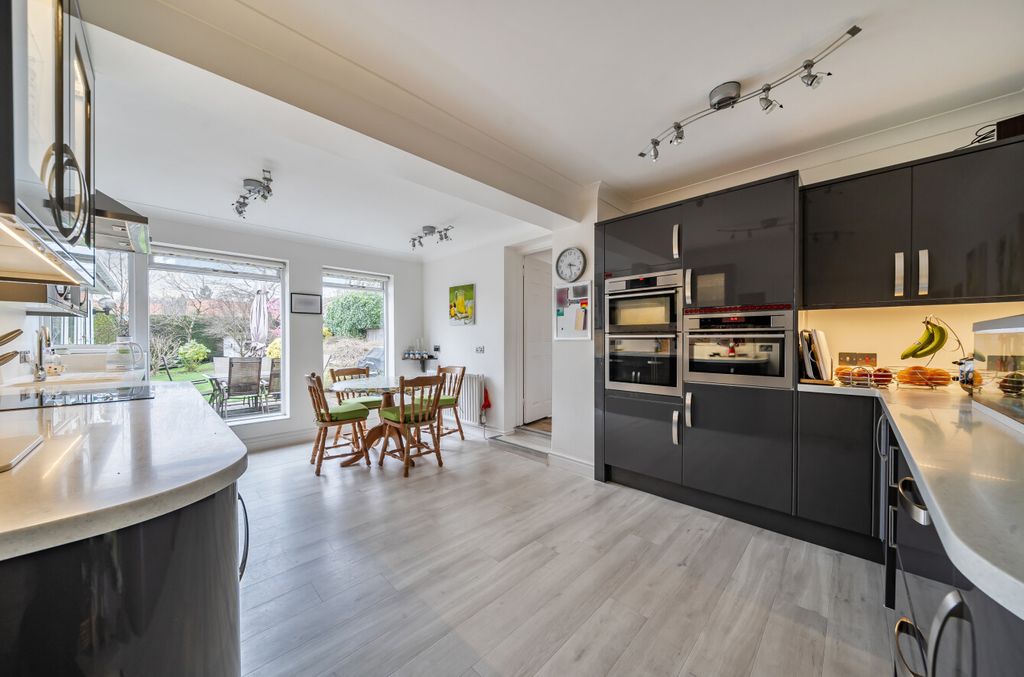 Property photo 2 of 18 1418855-15-699c89...