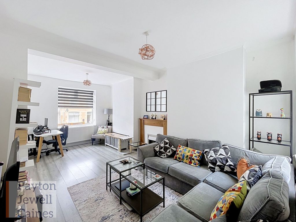 Property photo 2 of 17