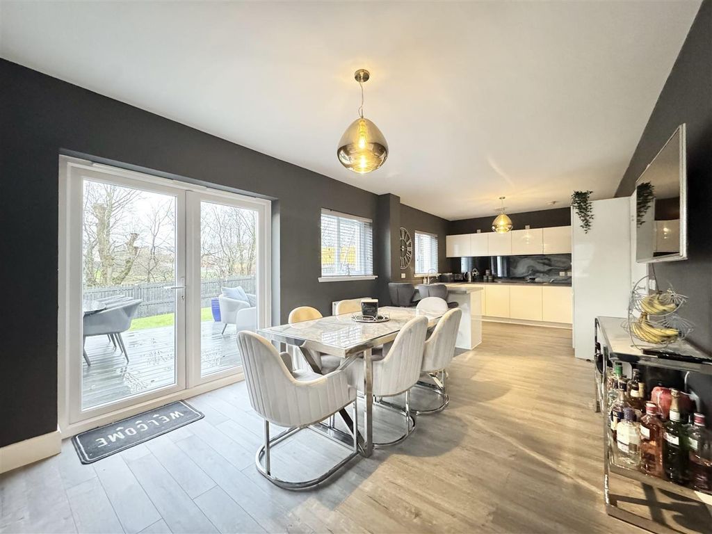 Property photo 2 of 20 Dining/Kitchen